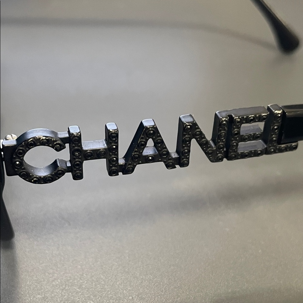 CHANEL Glossy Black Polarized Sunglasses Like New - Picture 12 of 14